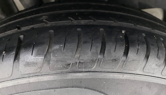 2018 Maruti Swift VXI D, Petrol, Manual, 45,332 km, Right Rear Tyre Tread