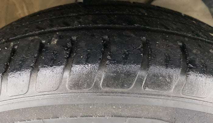 2018 Maruti Swift VXI D, Petrol, Manual, 45,332 km, Right Front Tyre Tread