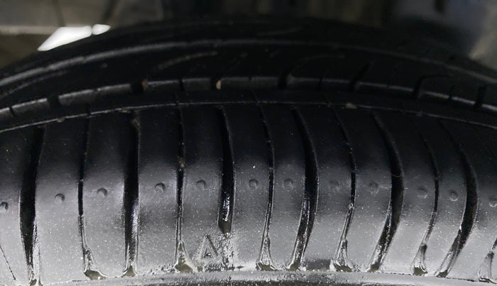 2017 Hyundai Eon ERA PLUS, Petrol, Manual, 51,284 km, Right Front Tyre Tread