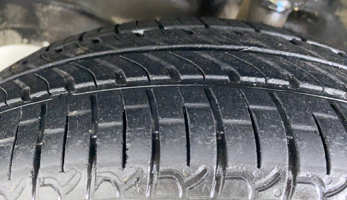 2013 Maruti Wagon R 1.0 VXI, Petrol, Manual, 59,949 km, Left Front Tyre Tread
