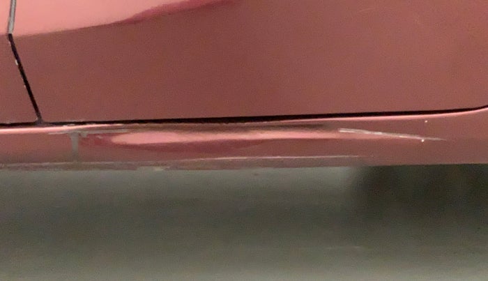 2017 Honda Jazz 1.2L I-VTEC V AT, Petrol, Automatic, 1,05,745 km, Left running board - Paint has minor damage