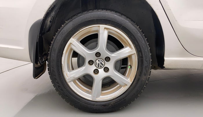 2014 Volkswagen Vento HIGHLINE DIESEL 1.6, Diesel, Manual, 1,24,381 km, Right Rear Wheel