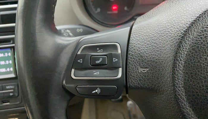 2014 Volkswagen Vento HIGHLINE DIESEL 1.6, Diesel, Manual, 1,24,381 km, Steering wheel - Sound system control not functional