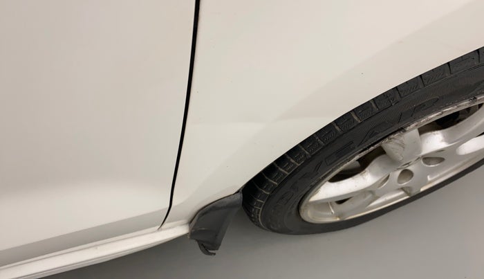 2014 Volkswagen Vento HIGHLINE DIESEL 1.6, Diesel, Manual, 1,24,381 km, Right fender - Slightly dented