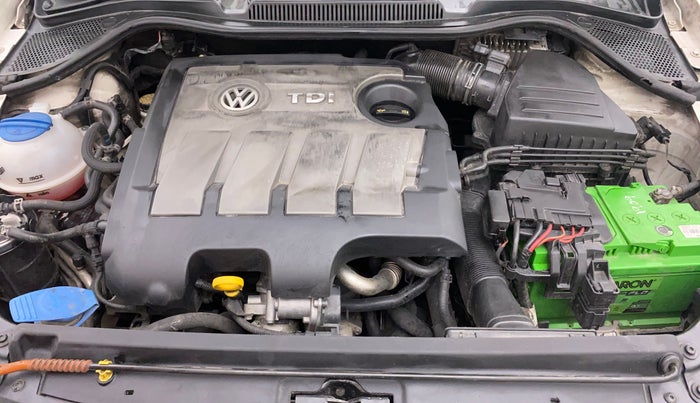 2014 Volkswagen Vento HIGHLINE DIESEL 1.6, Diesel, Manual, 1,24,381 km, Open Bonet