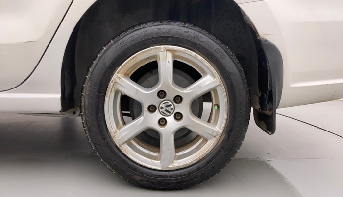 2014 Volkswagen Vento HIGHLINE DIESEL 1.6, Diesel, Manual, 1,24,381 km, Left Rear Wheel
