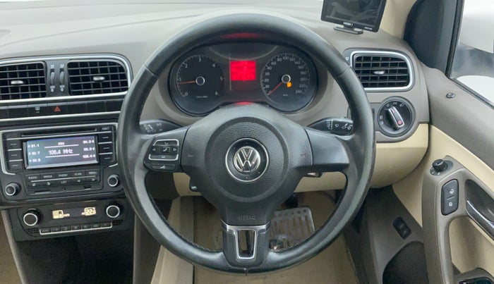 2014 Volkswagen Vento HIGHLINE DIESEL 1.6, Diesel, Manual, 1,24,381 km, Steering Wheel Close Up