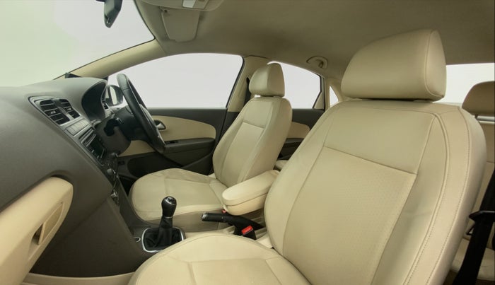 2014 Volkswagen Vento HIGHLINE DIESEL 1.6, Diesel, Manual, 1,24,381 km, Right Side Front Door Cabin