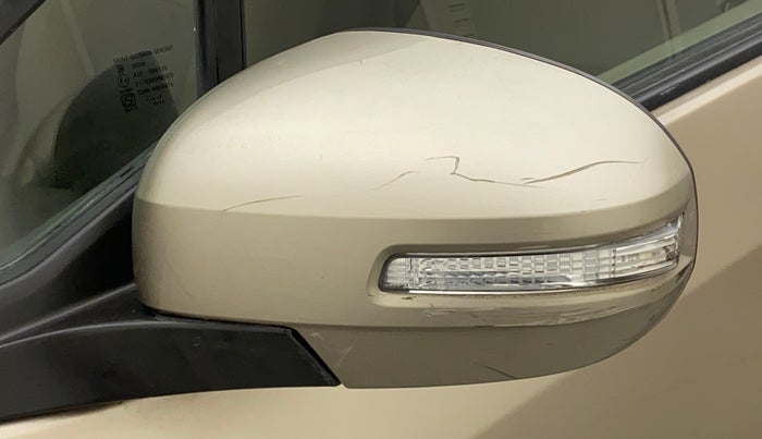 2014 Maruti Ertiga VXI CNG, CNG, Manual, 97,391 km, Left rear-view mirror - Minor scratches