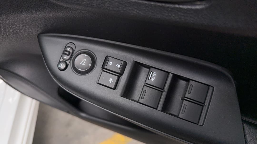 2020 Honda Jazz Vti-s, Automatic, 56984 km, Drivers Side Door Panel Controls