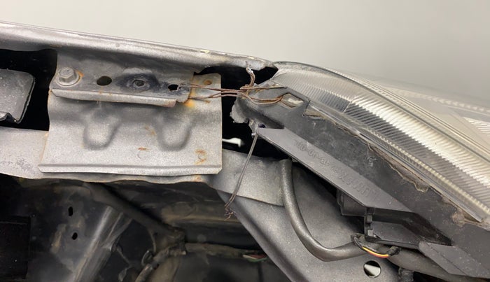 2017 Maruti Wagon R 1.0 VXI, Petrol, Manual, 57,580 km, Left headlight - Clamp has minor damage