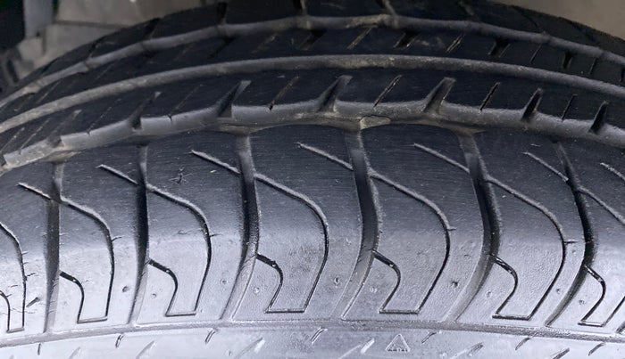 2014 Maruti Swift VXI D, Petrol, Manual, 3,600 km, Left Front Tyre Tread