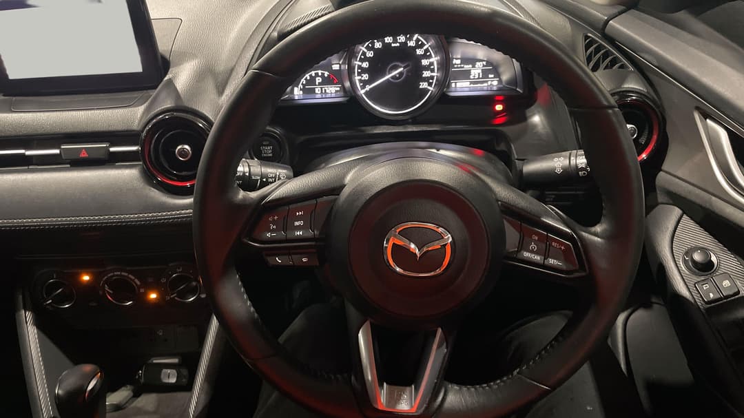 2017 Mazda CX-3 Maxx (FWD), Automatic, 101728 km, Steering Wheel Close-up