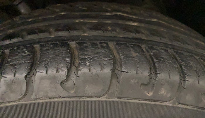 2014 Nissan Terrano XL (P), Petrol, Manual, 27,962 km, Left Rear Tyre Tread