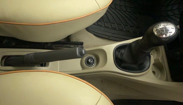 2014 Nissan Terrano XL (P), Petrol, Manual, 27,962 km, Gear Lever