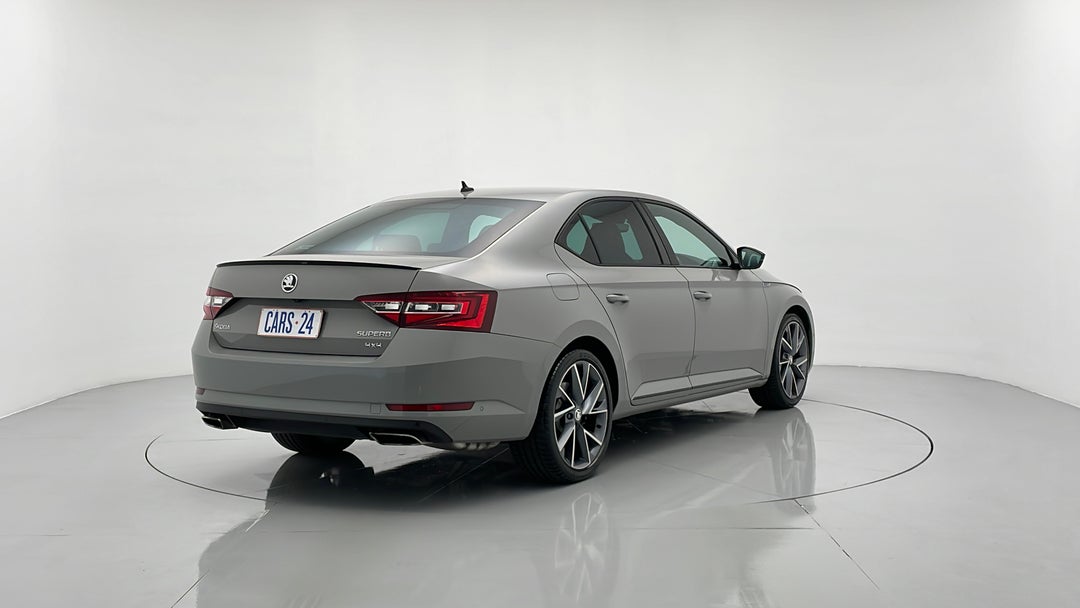 Right Back Diagonal (45- Degree) View