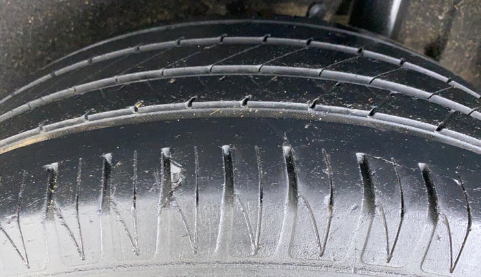 2019 Maruti Vitara Brezza ZDI, Diesel, Manual, 40,793 km, Left Rear Tyre Tread