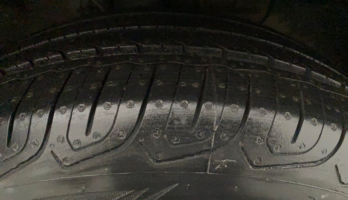 2016 Hyundai Elite i20 MAGNA 1.2, Petrol, Manual, 61,763 km, Right Front Tyre Tread