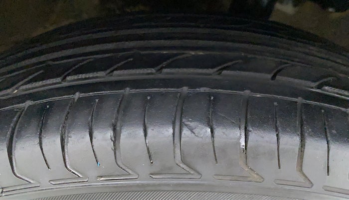 2015 Maruti Ritz LXI, Petrol, Manual, 51,625 km, Left Front Tyre Tread