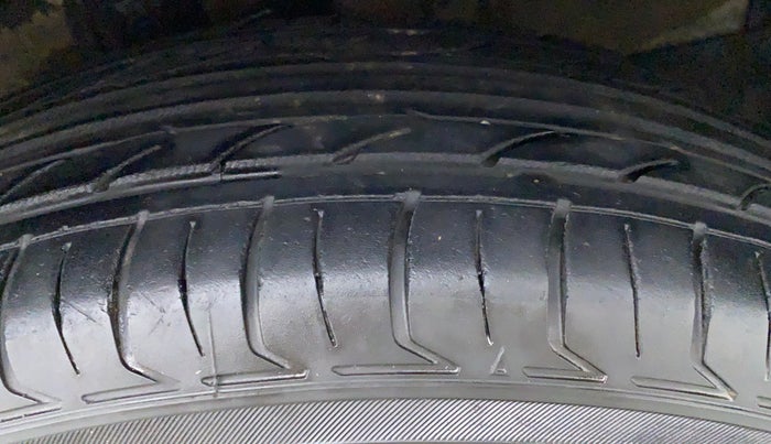 2015 Maruti Ritz LXI, Petrol, Manual, 51,625 km, Right Rear Tyre Tread