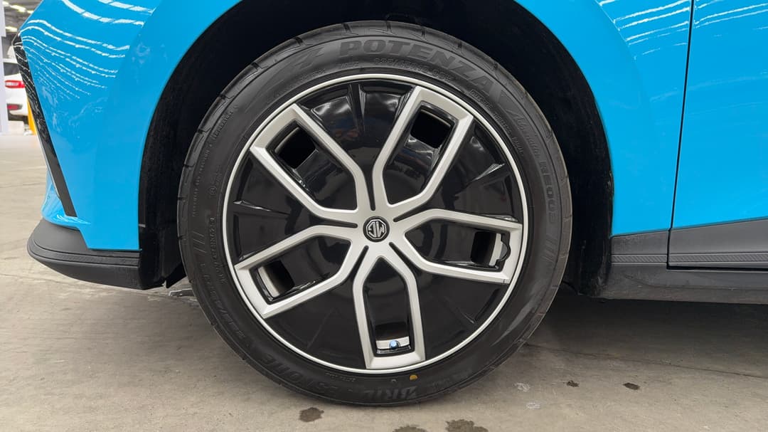 2023 MG Mg4 Essence 64, Automatic, 24015 km, Left Front Wheel