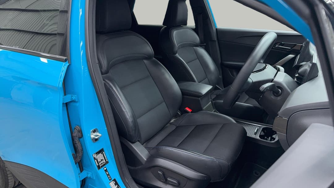 2023 MG Mg4 Essence 64, Automatic, 24015 km, Right Side Front Door Cabin View