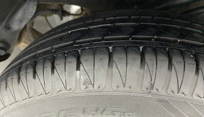 2015 Honda City V MT DIESEL, Diesel, Manual, 1,95,504 km, Left Rear Tyre Tread