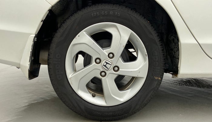 2015 Honda City V MT DIESEL, Diesel, Manual, 1,95,504 km, Right Rear Wheel