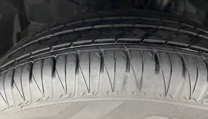 2015 Honda City V MT DIESEL, Diesel, Manual, 1,95,504 km, Left Front Tyre Tread