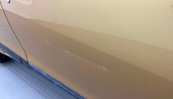 2015 Datsun Go Plus T, Petrol, Manual, 36,611 km, Driver-side door - Minor scratches
