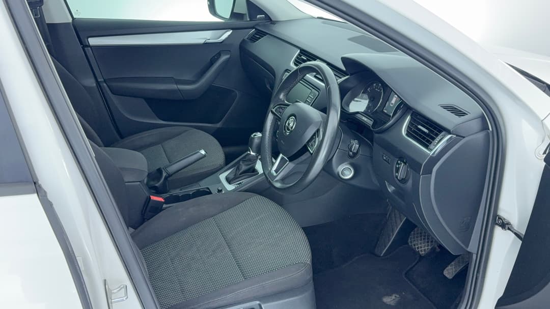 2016 SKODA Octavia 110 Tsi Ambition, Automatic, 113642 km, Right Side Front Door Cabin View