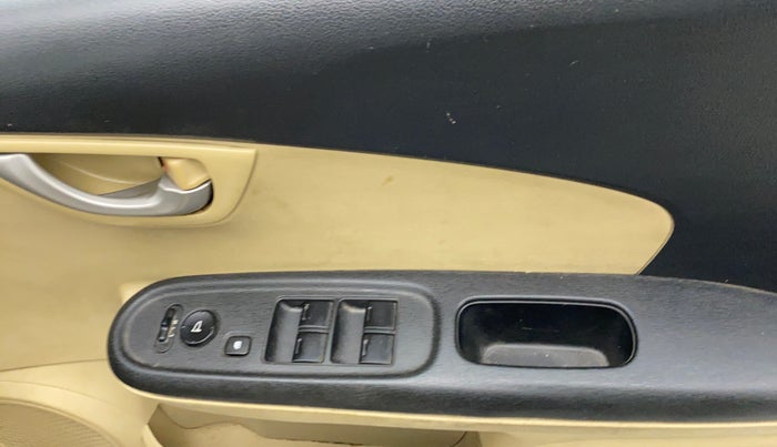 2014 Honda Brio 1.2 VX MT I VTEC, Petrol, Manual, 82,692 km, Right front window switch / handle - Power window makes minor noise