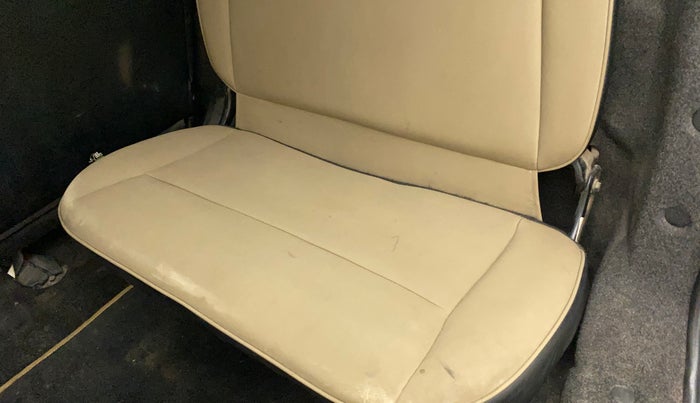 2018 Mahindra TUV 300 PLUS P8, Diesel, Manual, 94,276 km, Third-row right seat - Cover slightly stained