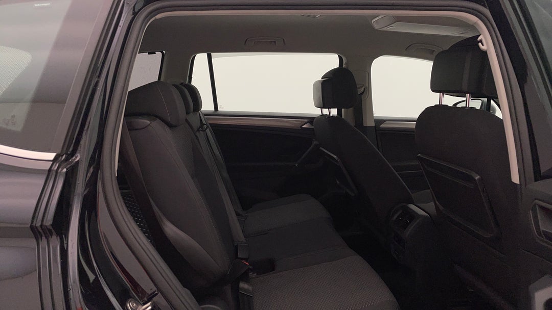2019 Volkswagen Tiguan Allspace 132 Tsi Comfortline, Automatic, 64939 km, Right Side Rear Door Cabin View