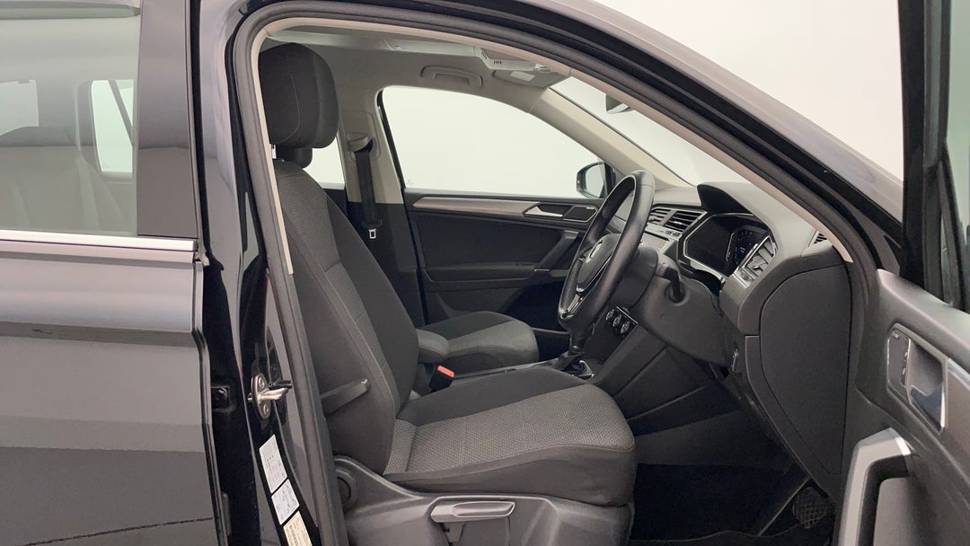 2019 Volkswagen Tiguan Allspace 132 Tsi Comfortline, Automatic, 64939 km, Right Side Front Door Cabin View