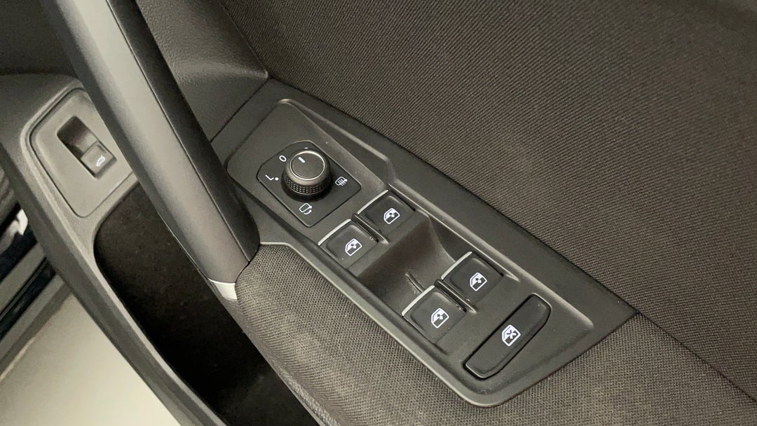 2019 Volkswagen Tiguan Allspace 132 Tsi Comfortline, Automatic, 64939 km, Drivers Side Door Panel Controls