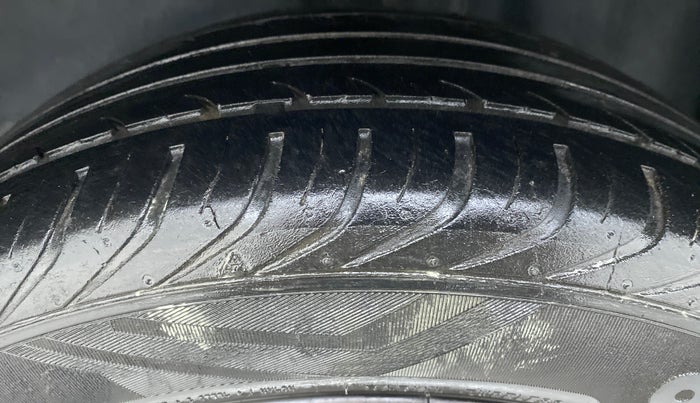 2018 Volkswagen Ameo COMFORTLINE 1.0, Petrol, Manual, 28,430 km, Left Rear Tyre Tread