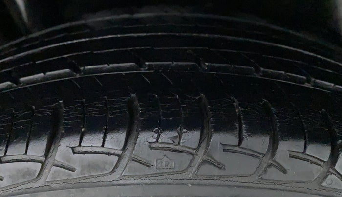 2017 Maruti Ciaz DELTA 1.4 VVT, Petrol, Manual, 47,899 km, Right Rear Tyre Tread