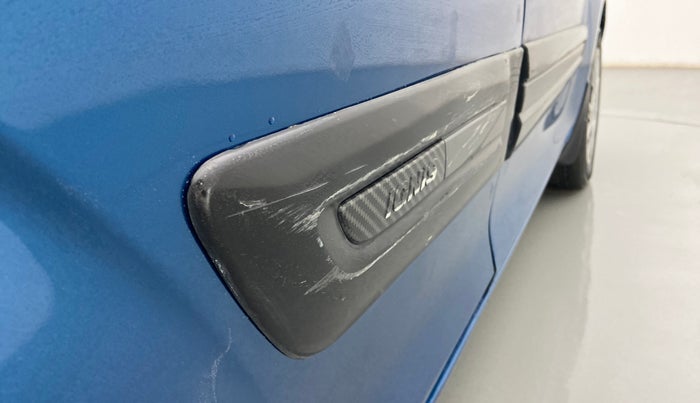 2017 Maruti IGNIS DELTA 1.2 AMT, Petrol, Automatic, 99,815 km, Right rear door - Minor scratches