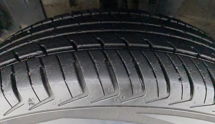 2019 Renault Kwid RXL, Petrol, Manual, 27,606 km, Left Front Tyre Tread