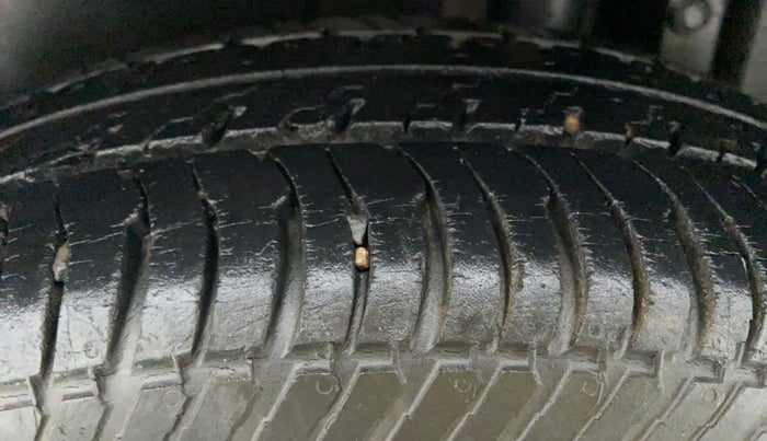 2014 Maruti Swift VXI D, Petrol, Manual, 15,275 km, Left Rear Tyre Tread