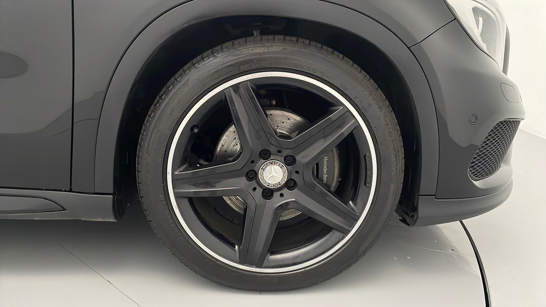 2016 Mercedes-benz GLA 250 4matic, Automatic, 96103 km, Right Front Wheel