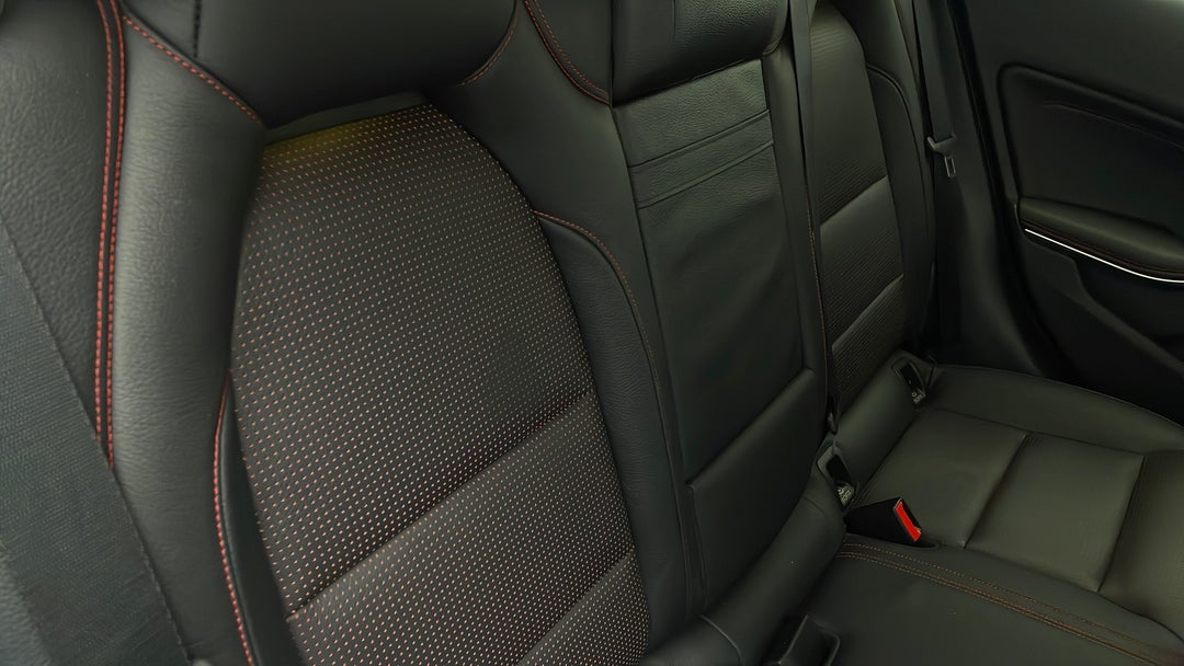 2016 Mercedes-benz GLA 250 4matic, Automatic, 96103 km, Right Side Rear Door Cabin View