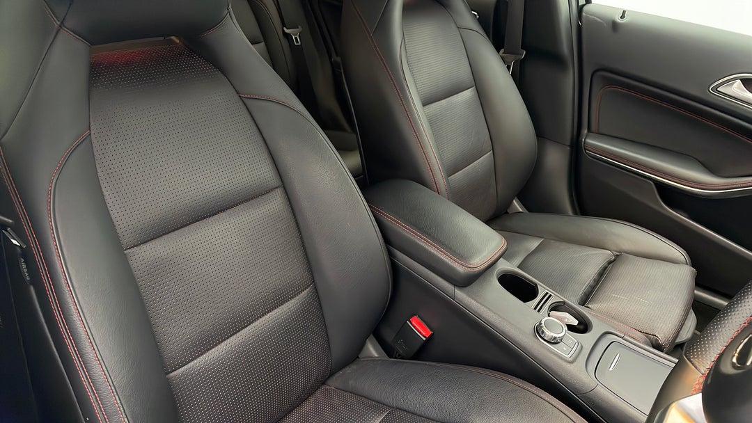 2016 Mercedes-benz GLA 250 4matic, Automatic, 96103 km, Right Side Front Door Cabin View