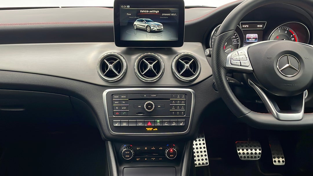 2016 Mercedes-benz GLA 250 4matic, Automatic, 96103 km, Center Console