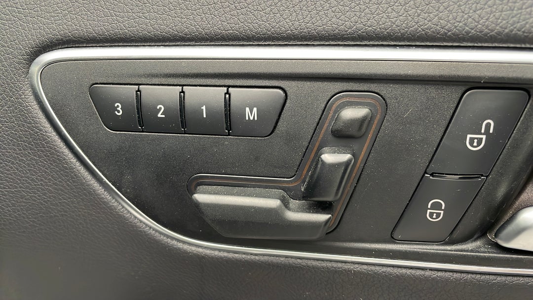 2016 Mercedes-benz GLA 250 4matic, Automatic, 96103 km, Drivers Side Adjustment Panel