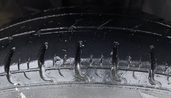 2018 Datsun Redi Go A, Petrol, Manual, 43,413 km, Right Front Tyre Tread
