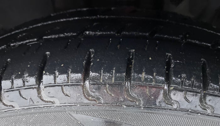 2018 Datsun Redi Go A, Petrol, Manual, 43,413 km, Left Front Tyre Tread