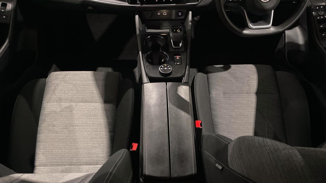 2024 Nissan X-trail St (4WD), Automatic, 39682 km, Center Console