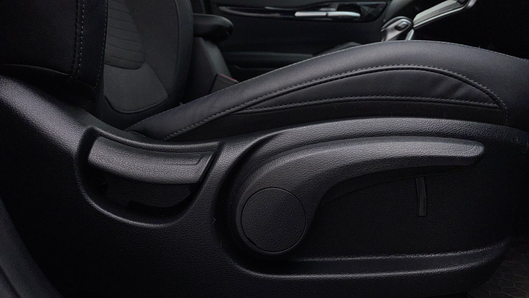 2021 Kia Seltos Sport+ (fwd), Automatic, 16994 km, Drivers Side Adjustment Panel